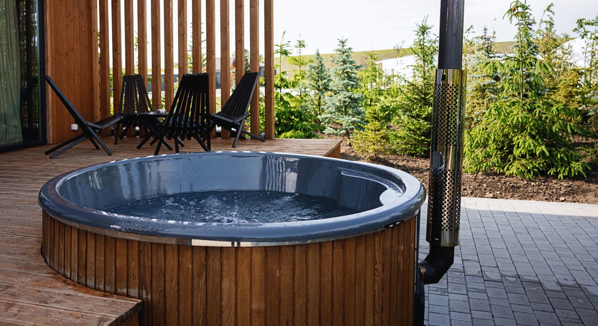 Domki z balią i jacuzzi na weekend: 7 wyjątkowych miejsc