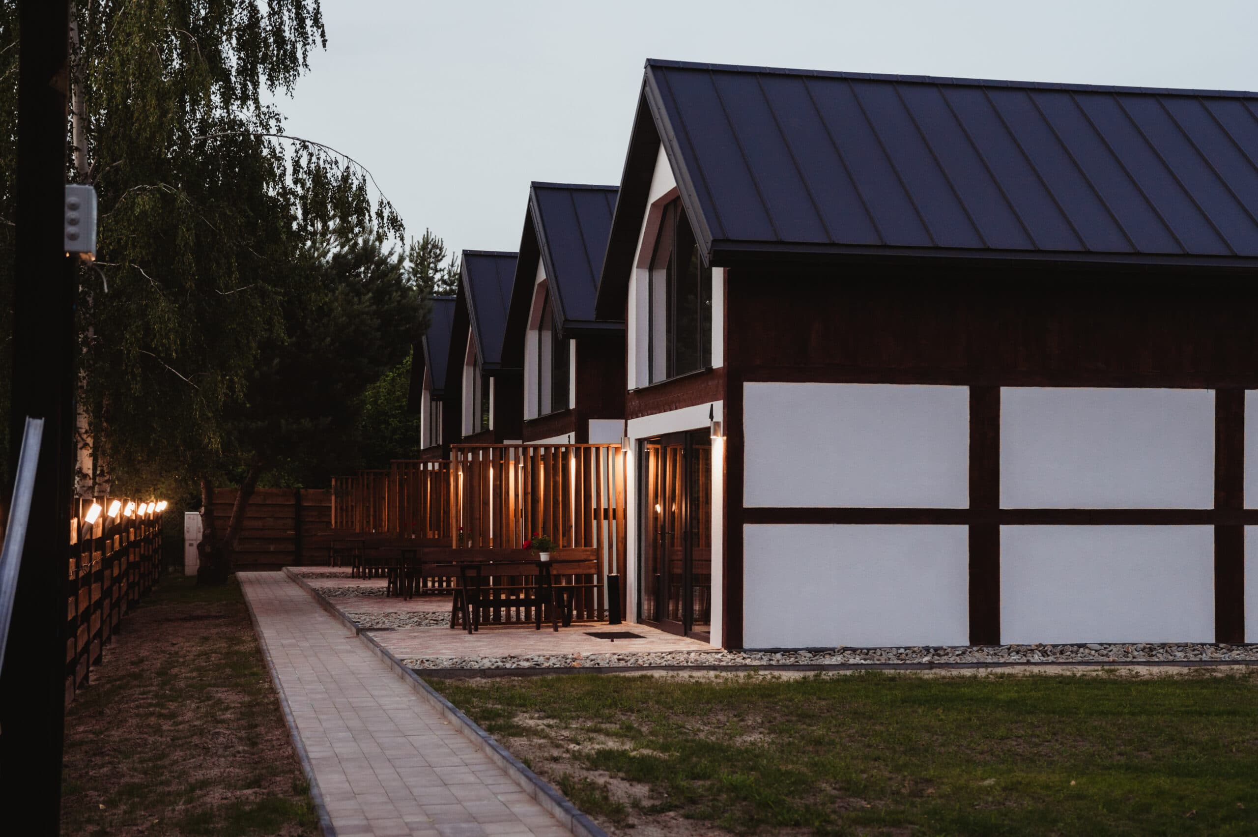Zdjęcie 2 z galerii Nasza Osada – Domki k. Jeziora Firlej