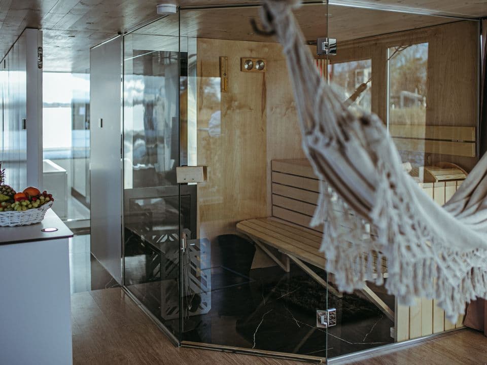Zdjęcie 11 z galerii HT Houseboats – Domki na Wodzie